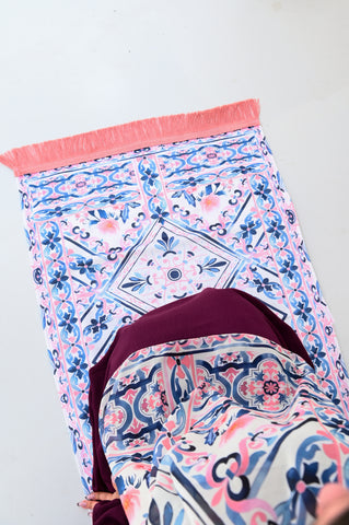 طقم صلاة (سجادة + إسدال + طرحة) - نبيتي